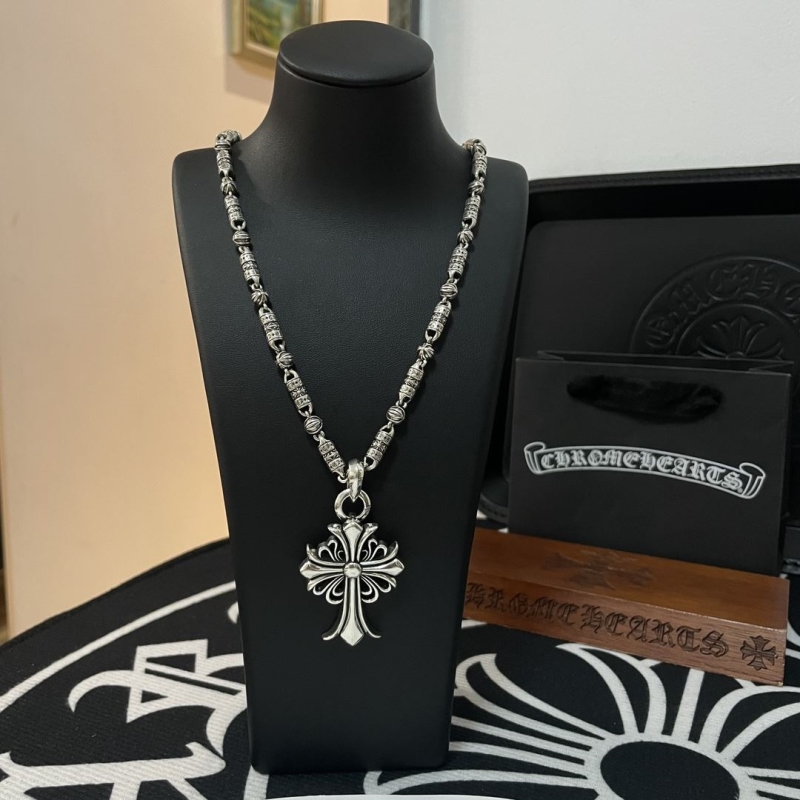 Ch*0me He**ts necklaces